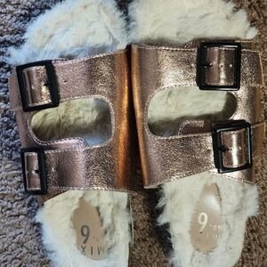 Mix On 6 Women Metallic Gold Sandals with Faux Fur Lining
